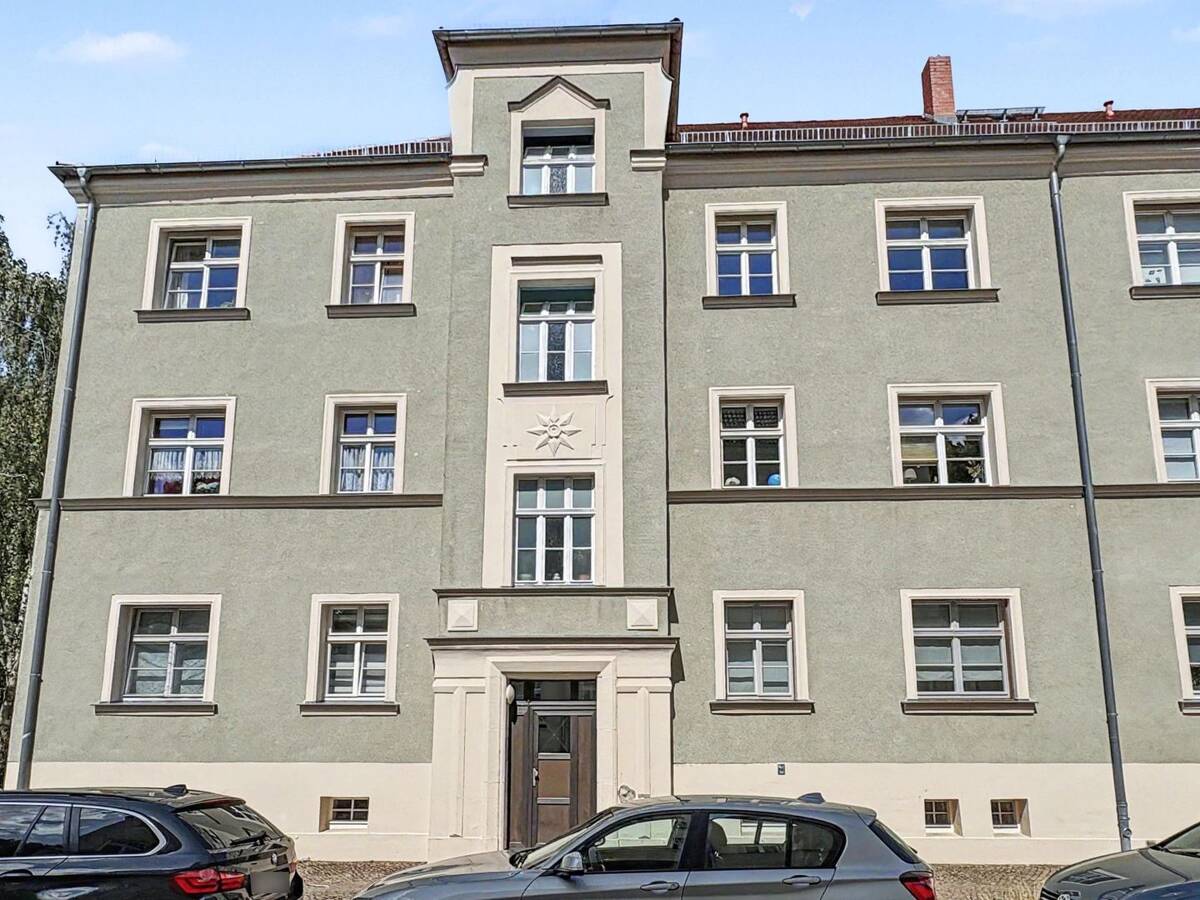 Leipzig-Engelsdorf | Stilvolle 3-Zimmer-Altbauwohnung mit Südbalkon in denkmalgeschütztem Altbau – 4319 Leipzig – Bild 1 von 9