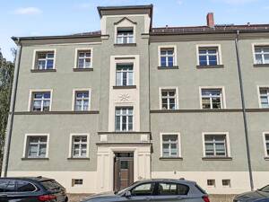 Leipzig-Engelsdorf | Stilvolle 3-Zimmer-Altbauwohnung mit Südbalkon in denkmalgeschütztem Altbau