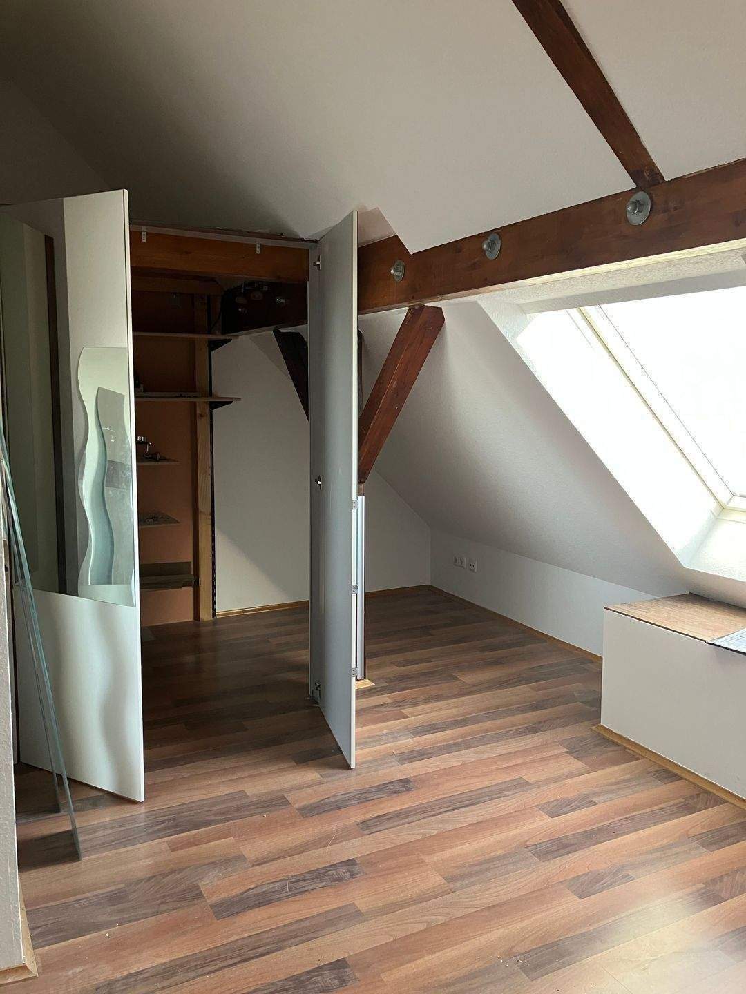 Großzügige 2,5-Raum-Dachgeschosswohnung mit großer Wohnküche auf dem Kaßberg – Chemnitz – Vorschaubild 8