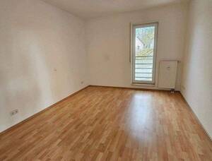 DARMSTADT, schöne, helle 2-Zimmer-Wohnung mit gr. Dachterrasse, Laminatboden, ab 1. September frei!