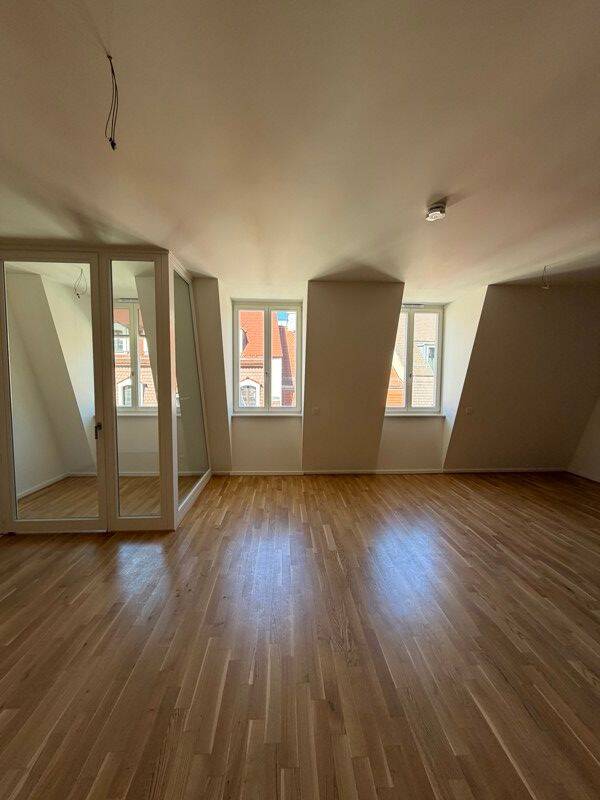 Zentral Wohnen: 2-Raum-Wohnung mit Einbauküche an der Frauenkirche