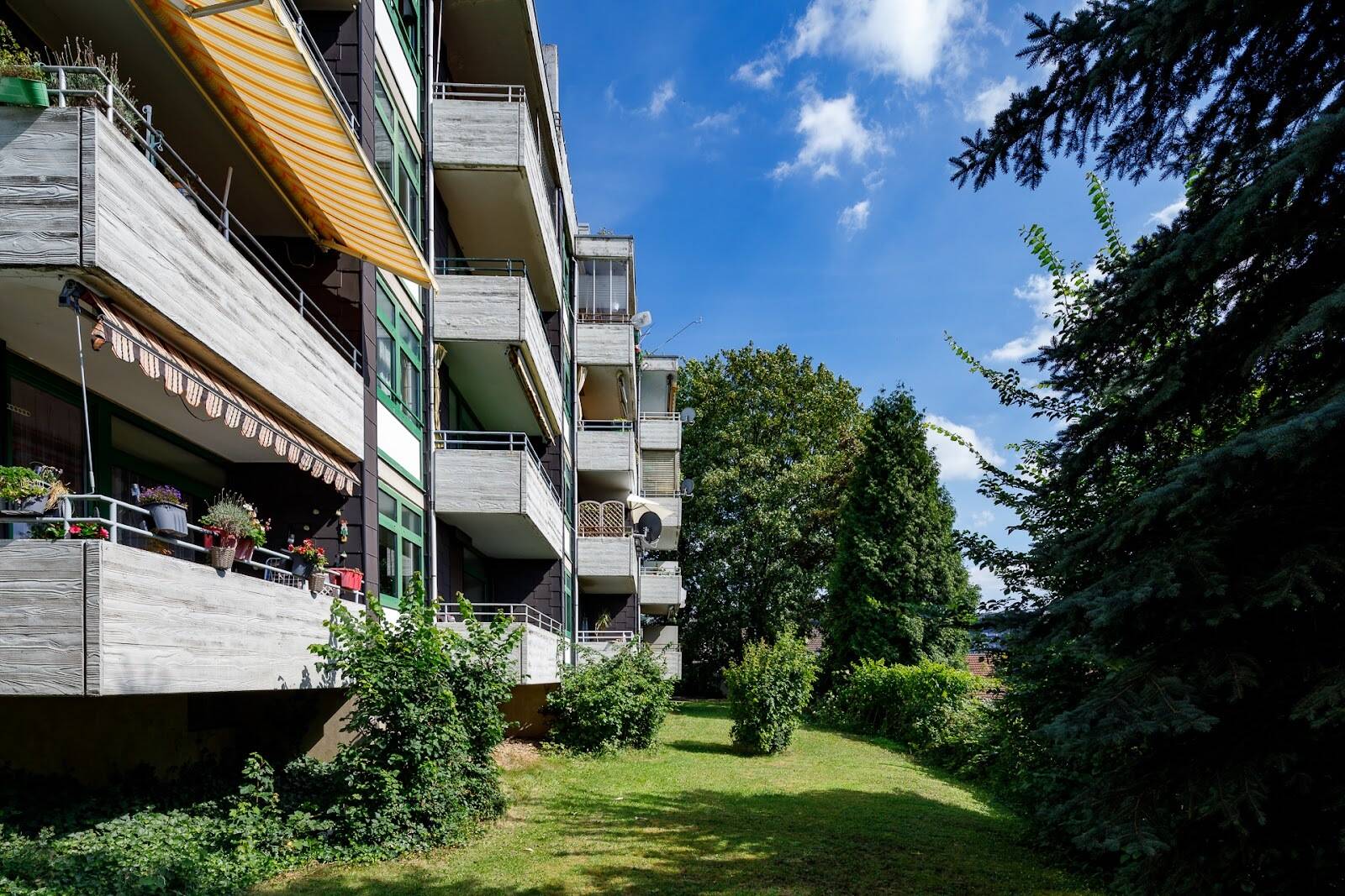 Sonnige 2-Zi-Wgh mit Balkon & tollem Ausblick (2 Personen - nur mit Wohnungsberechtigungsschein)