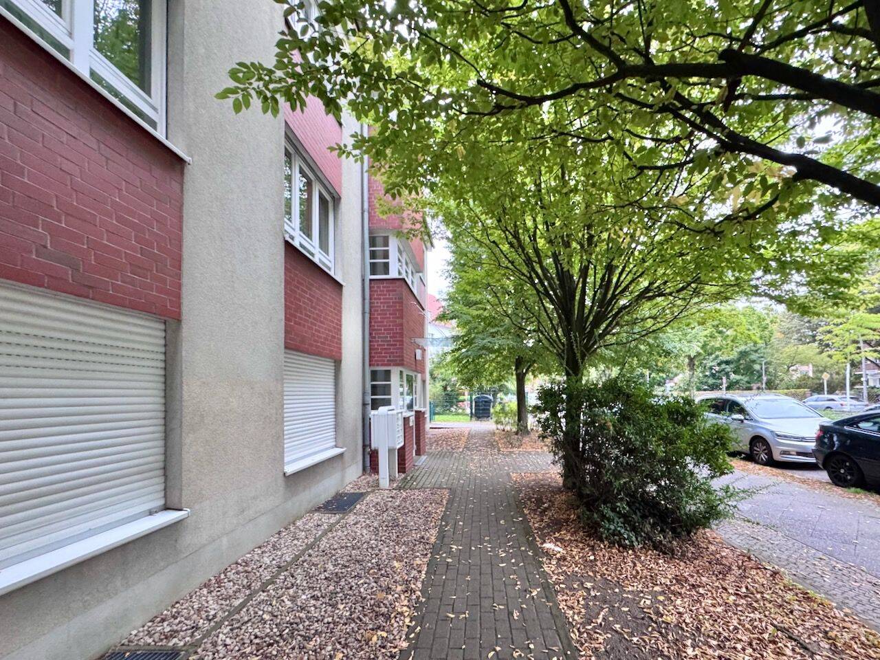 SONNIGE TERRASSE - MIT FAHRSTUHL & TIEFGARAGEN-STELLPLATZ - ZUR ZEIT VERMIETET – Berlin – Vorschaubild 7