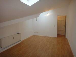 Charmante, gemütliche 2,5-Zimmer-Altbau-DG-Wohnung in Rheinnähe für junge Leute – 47119 Duisburg – Vorschaubild 4