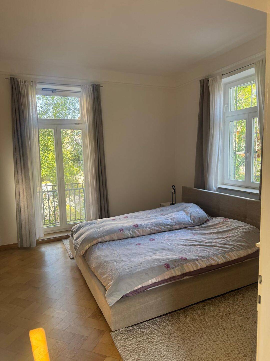 Altbauwohnung möbliert im Herzen von Schwabing (2,5 Zimmer)