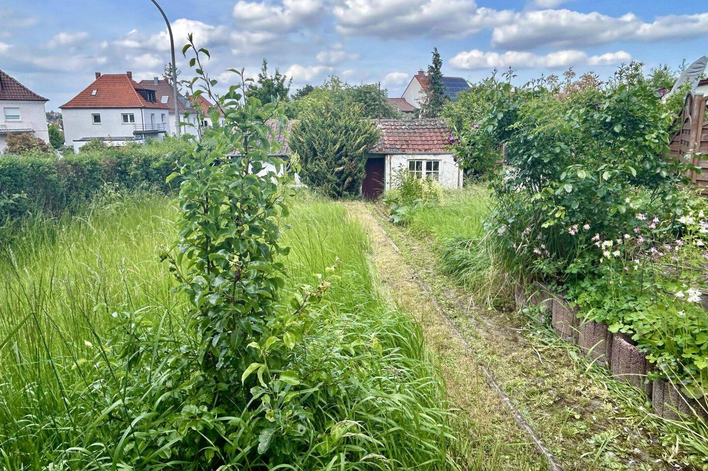 Kleine 3-Zi.-DHH mit Gartenhaus, sonniges & großzügiges Grundstück in zentraler Lage – Stuttgart – Vorschaubild 2