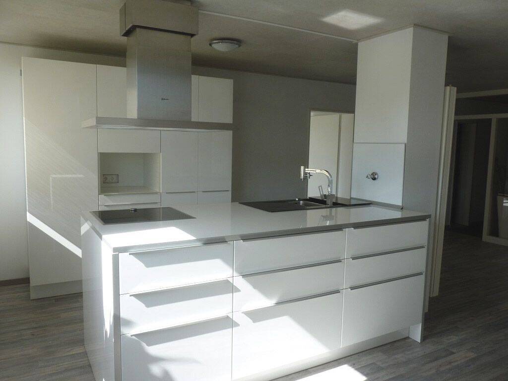 Traumhafte 3-Zi-Stadtwhg. m. offenem Wohnraumkonzept, Lift, EBK, 2 Balkone, 2 Badezimmer, Fernblick! – Nürnberg – Vorschaubild 2