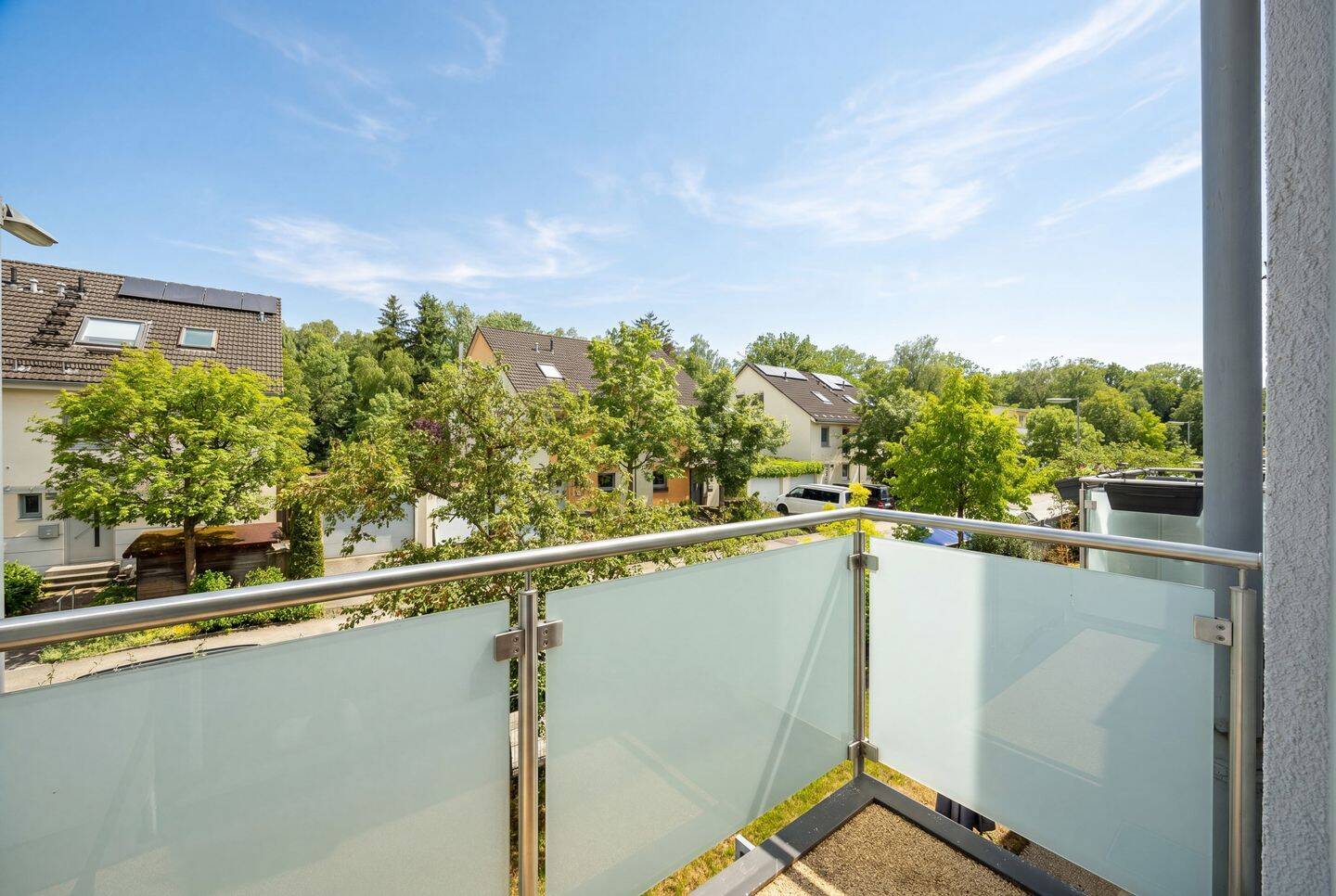 Ruhig gelegene, gepflegte 2-Zimmer-Wohnung mit Südwestbalkon und Lift – München – Vorschaubild 3