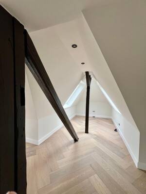 Maisonette mit Penthouse-Charakter im stilvollen Jugendstilhaus / Kamin / Panoramafenster / Balkon