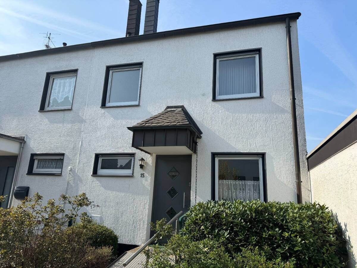 **Doppelhaushälfte mit Garage*Terrasse und kleinem Garten** – Dortmund – Bild 1 von 9