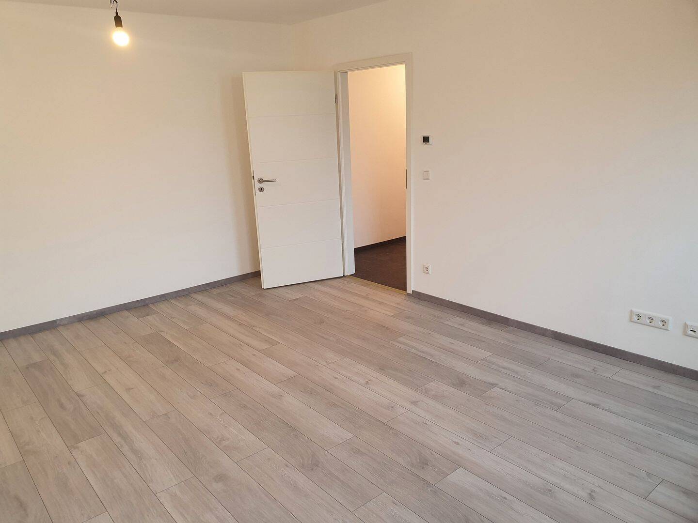 Achtung! Keine Erwerbsnebenkosten für Käufer! Top-2-Zimmerwohnung - Renovierte- Wunderschön, hell und perfekt aufgeteilt! – Nürnberg – Vorschaubild 3