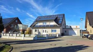 VERKAUFT!! MIT BLICK AUF FREIES FELD UND MITTELLANDKANAL! Wohnhaus mit Einliegerwohnung und Garage in Bad Essen-Wimmer! – Auf dem Esche 46, 49152 Bad Essen – Vorschaubild 2