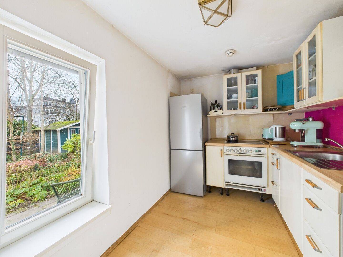 Stilvolle Erdgeschosswohnung mit Altbaucharme, Holzdielen & gemütlichem Innenhof – Wiesbaden – Vorschaubild 4