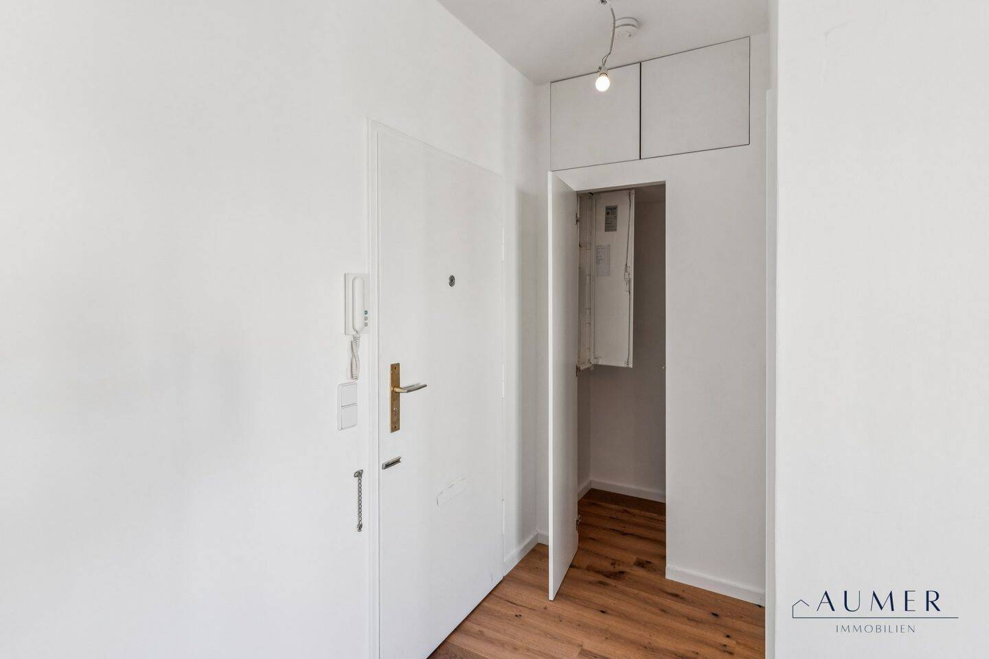 Renovierte 1 -Zimmer Wohnung in zentraler Lage Charlottenburgs – Berlin – Vorschaubild 8