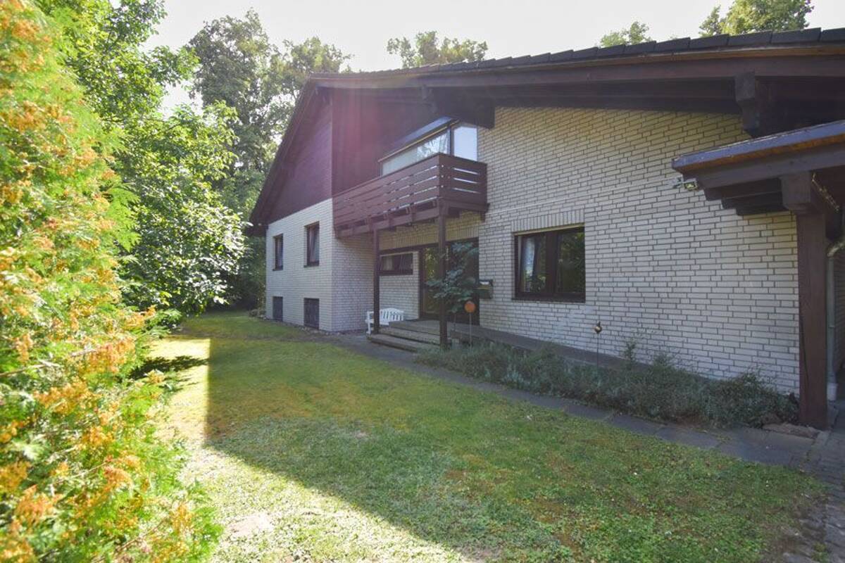 Großes, sehr gepflegtes Split Level Haus in Waldrandlage von Salzgitter-Thiede! – 38239 Salzgitter – Bild 1 von 9