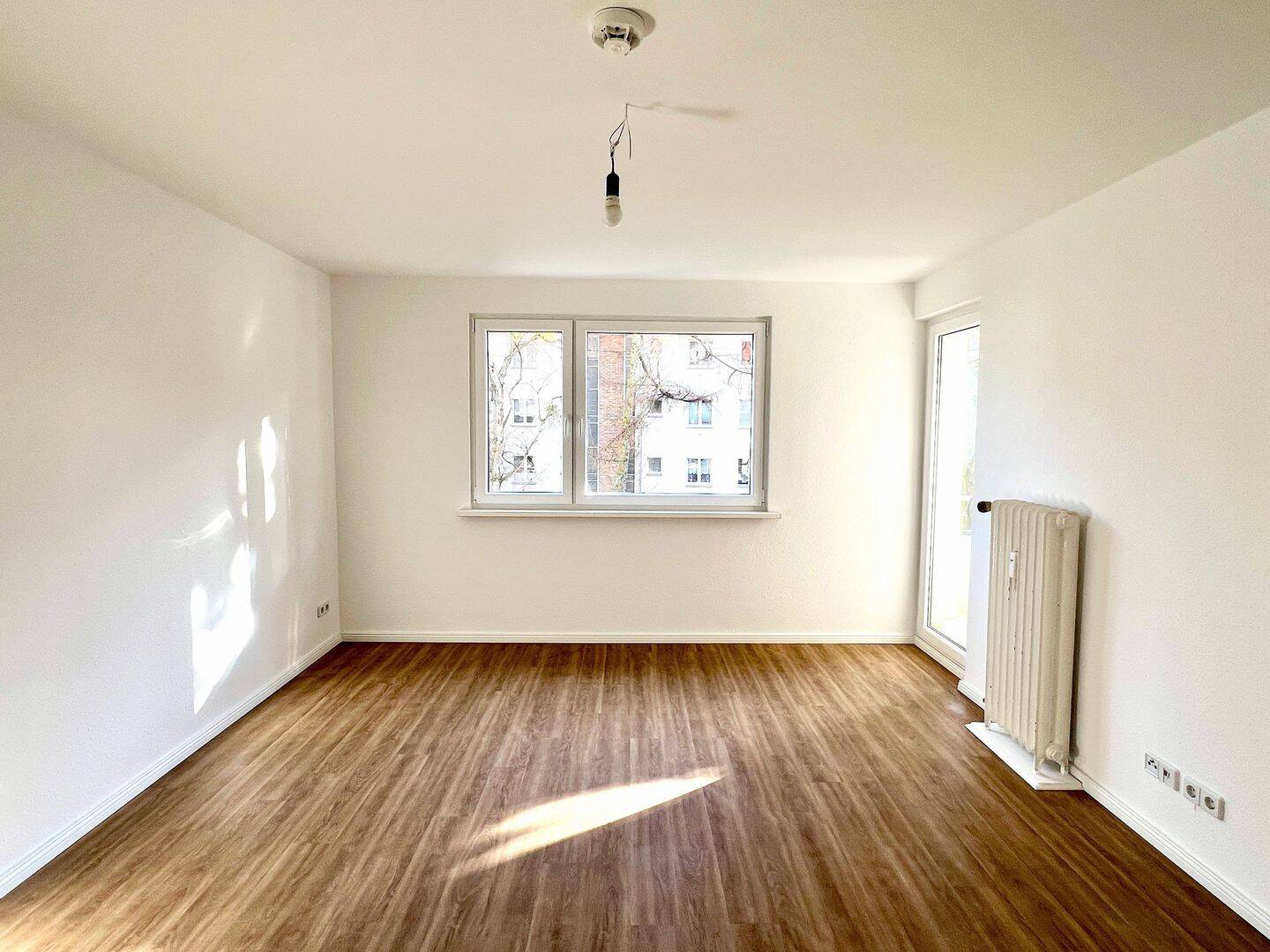 Vermietete 2,5-Zi.-Whg. Käufer-Provi-FREI | Süd-Balkon + EBK + 3.OG + neue Fenster & Elektro – Berlin – Vorschaubild 5
