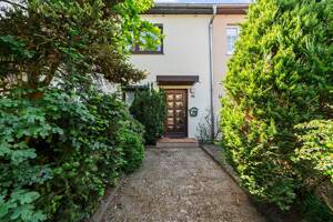 Bremen - Vahr | Sanierungsbedürftiges 3-Zimmer-Reihenhaus mit Garten, Keller und Garage – 28327 Bremen – Vorschaubild 2