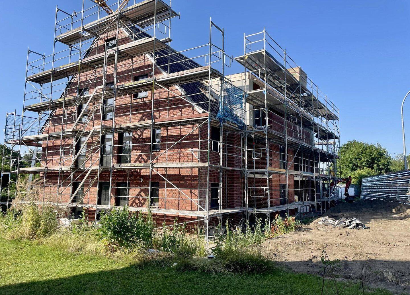Erstbezug: Moderne Vier-Zimmer-Wohnung mit großer Loggia