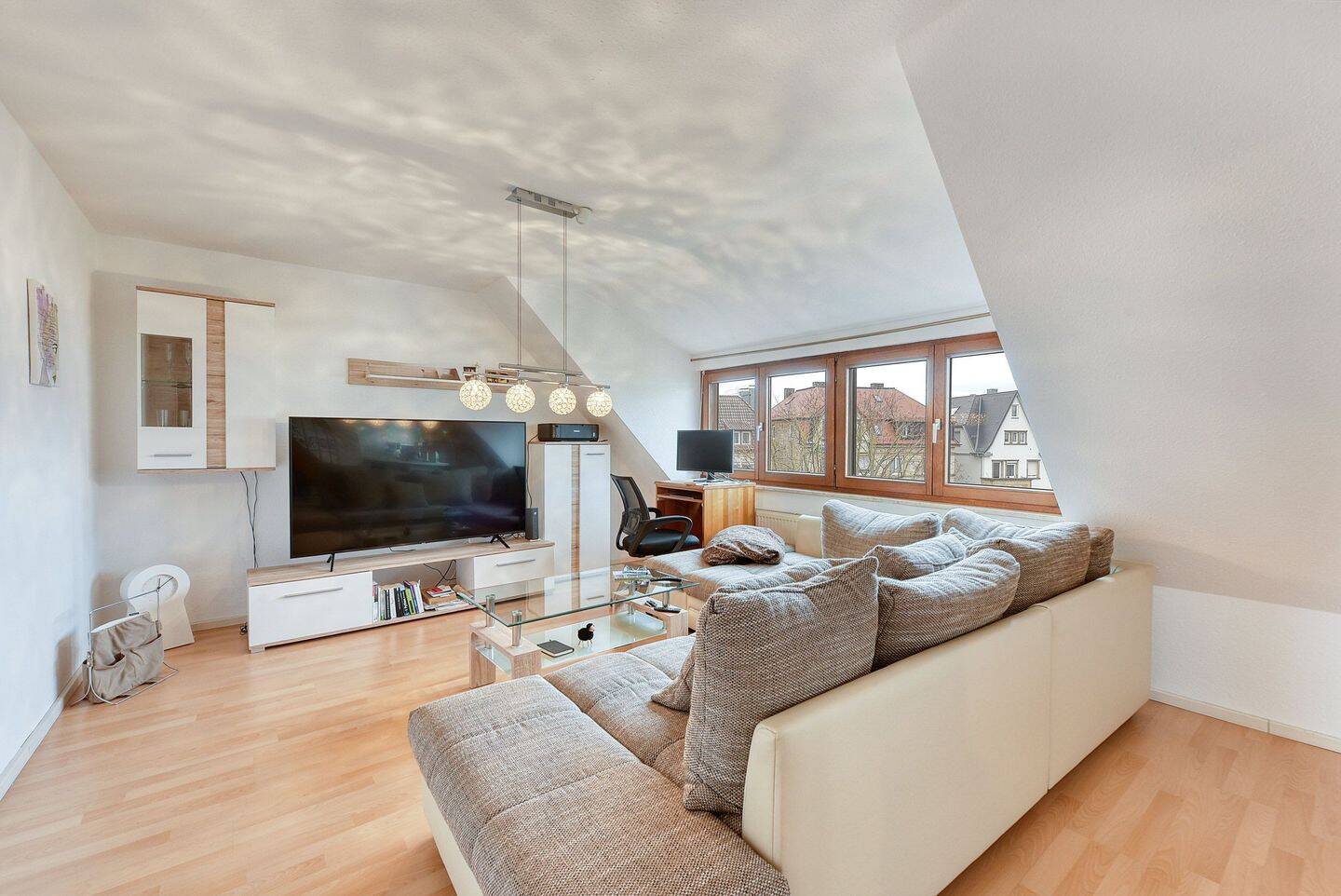 +++ Am Rosensteinpark - DG (4.OG ohne Aufzug) mit Studio - inklusive EBK - vermietet, 5% Rendite +++