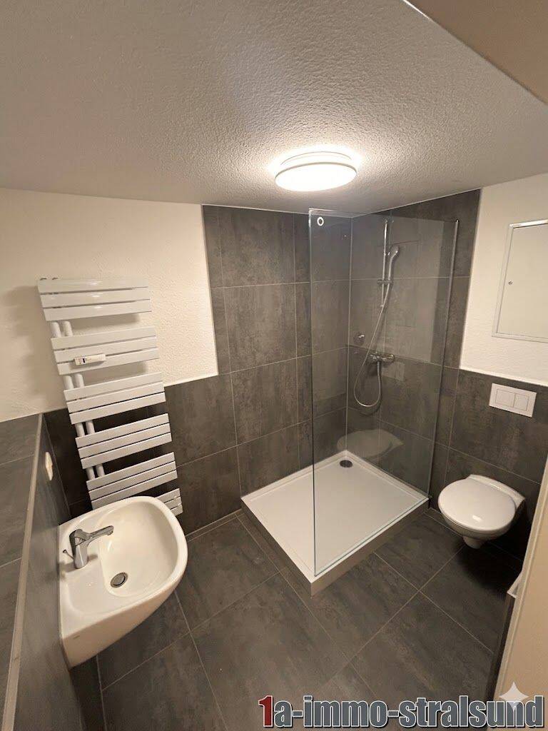 Große sanierte 2-Raum-Wohnung mit Fahrstuhl in der Stralsunder Innenstadt – Stralsund – Vorschaubild 3