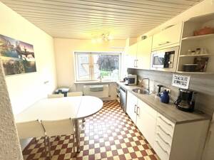 Zum Renovieren: 5-Zimmer-Wohnung mit 2 Stellplätzen in zentraler Lage – 23758 Oldenburg in Holstein – Vorschaubild 8