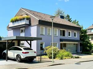SONNIGE DACHGESCHOSSWOHNUNG MIT BALKON UND GARAGE !!!