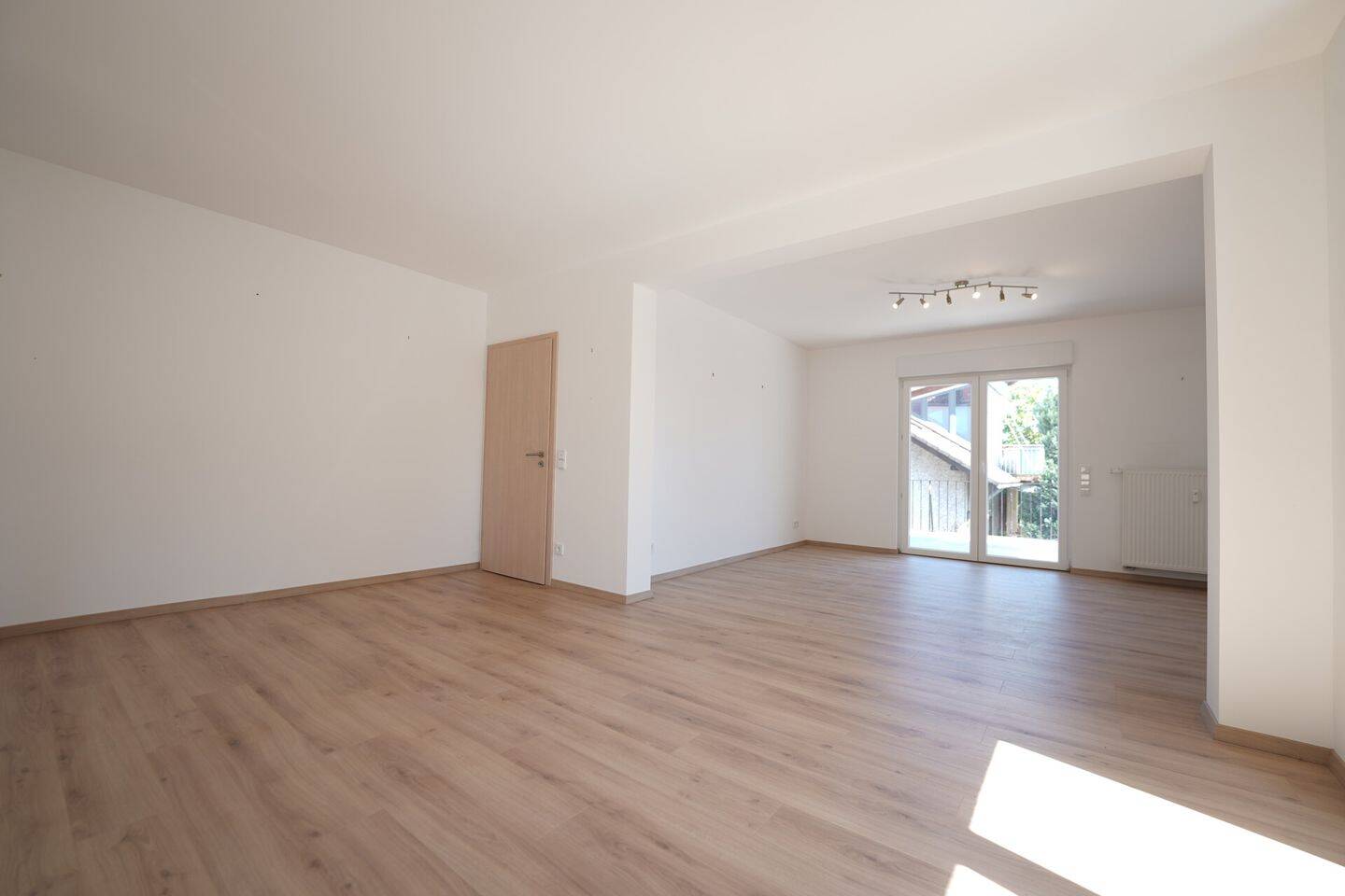 Großzügige Wohnung mit sonniger Terrasse - stilvolles Wohnen in begehrter Lage von Flörsheim-Wicker