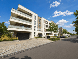 antaris Immobilien GmbH **Familienfreundliche 4-Raum-Wohnung mit Balkon & zwei Bädern**