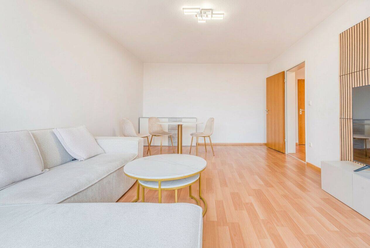 Über den Baumwipfeln: Helle 2-Zimmer-Wohnung mit Balkon in Moosach – München – Vorschaubild 4
