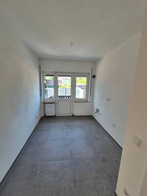 Helle 3-Zimmer-Wohnung mit 30m² Wintergarten, Kachelofen, großem Garten, Garage und Werkstattraum in Schwanstetten – 90596 Schwanstetten – Vorschaubild 5