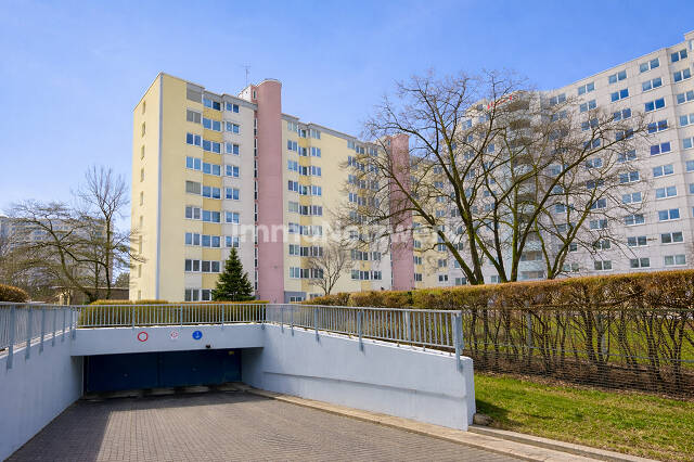 *Großzügige Wohnung mit Balkon & Tiefgarage in München-Perlach* – München – Vorschaubild 2
