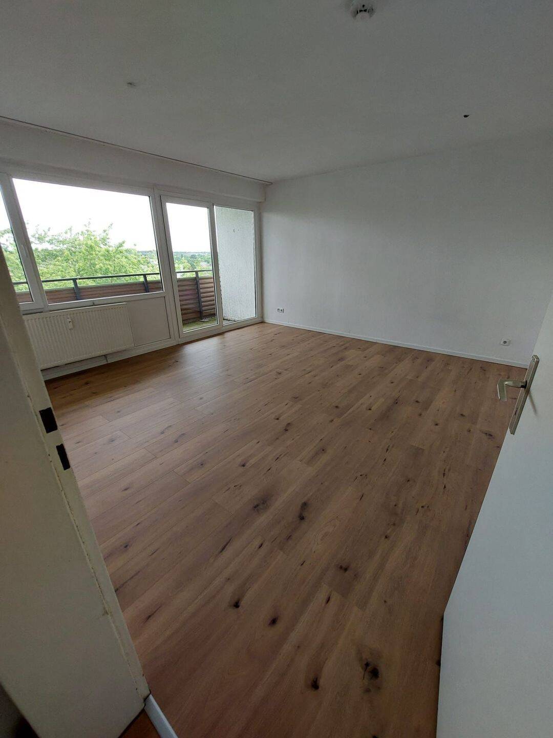 Hochwertige 3-Zimmer-Wohnung mit Balkon im 8. Stock in Mönchengladbach-Römerbrunnen