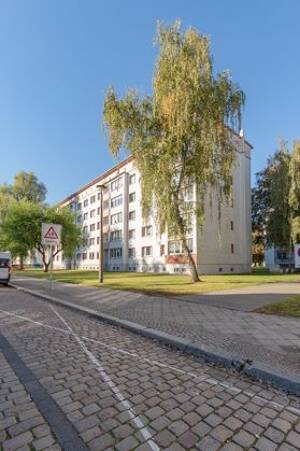 Frisch saniert zum 01.10.2026 - schick, hell, sonnig mit Blick auf den Nordpark – 39106 Magdeburg – Vorschaubild 2