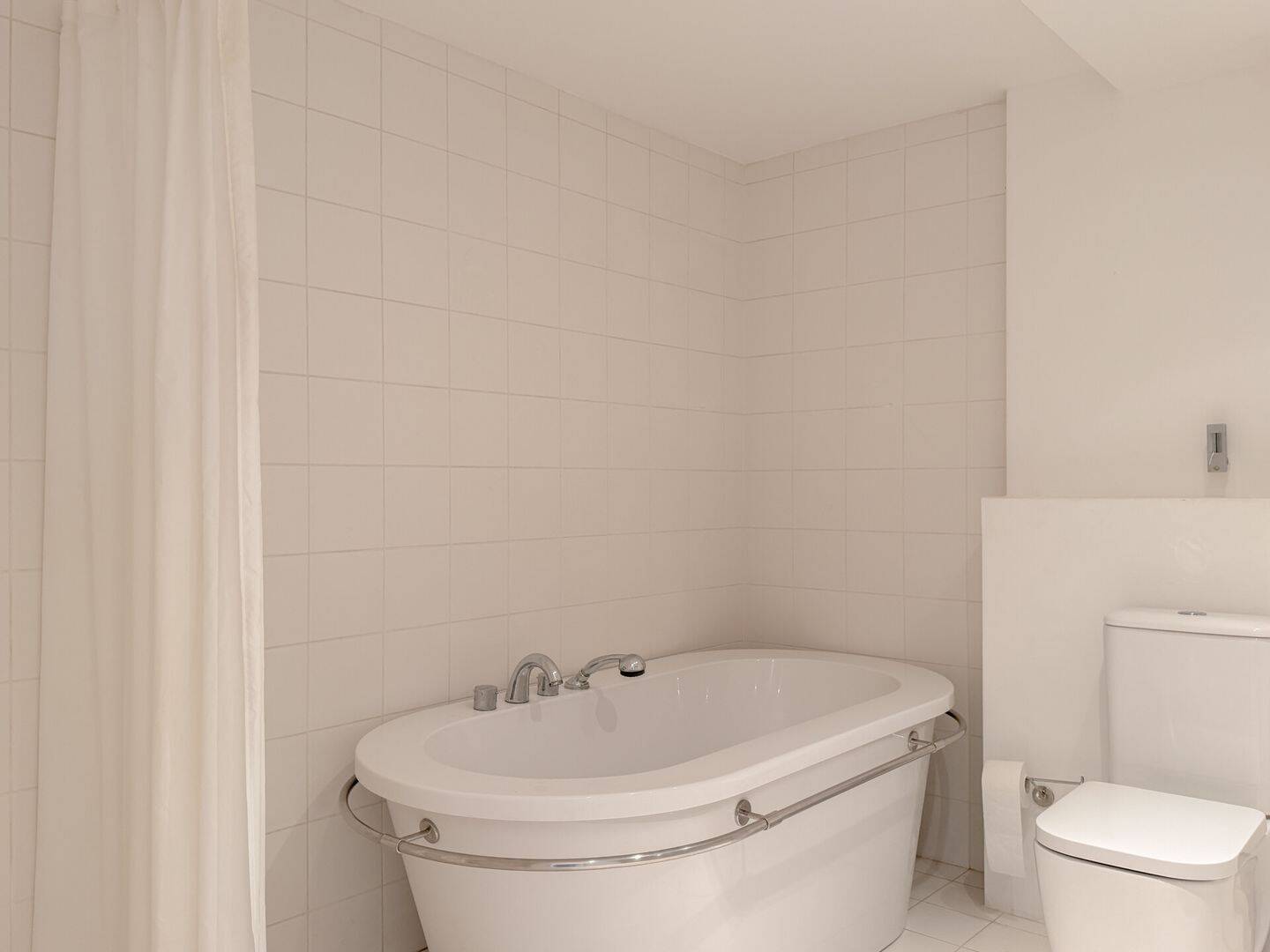 Großzügige 3-Zimmer-Wohnung mit Sonnenterrasse in begehrter Lage der Maxvorstadt mit TG-Stellplatz – München – Vorschaubild 8