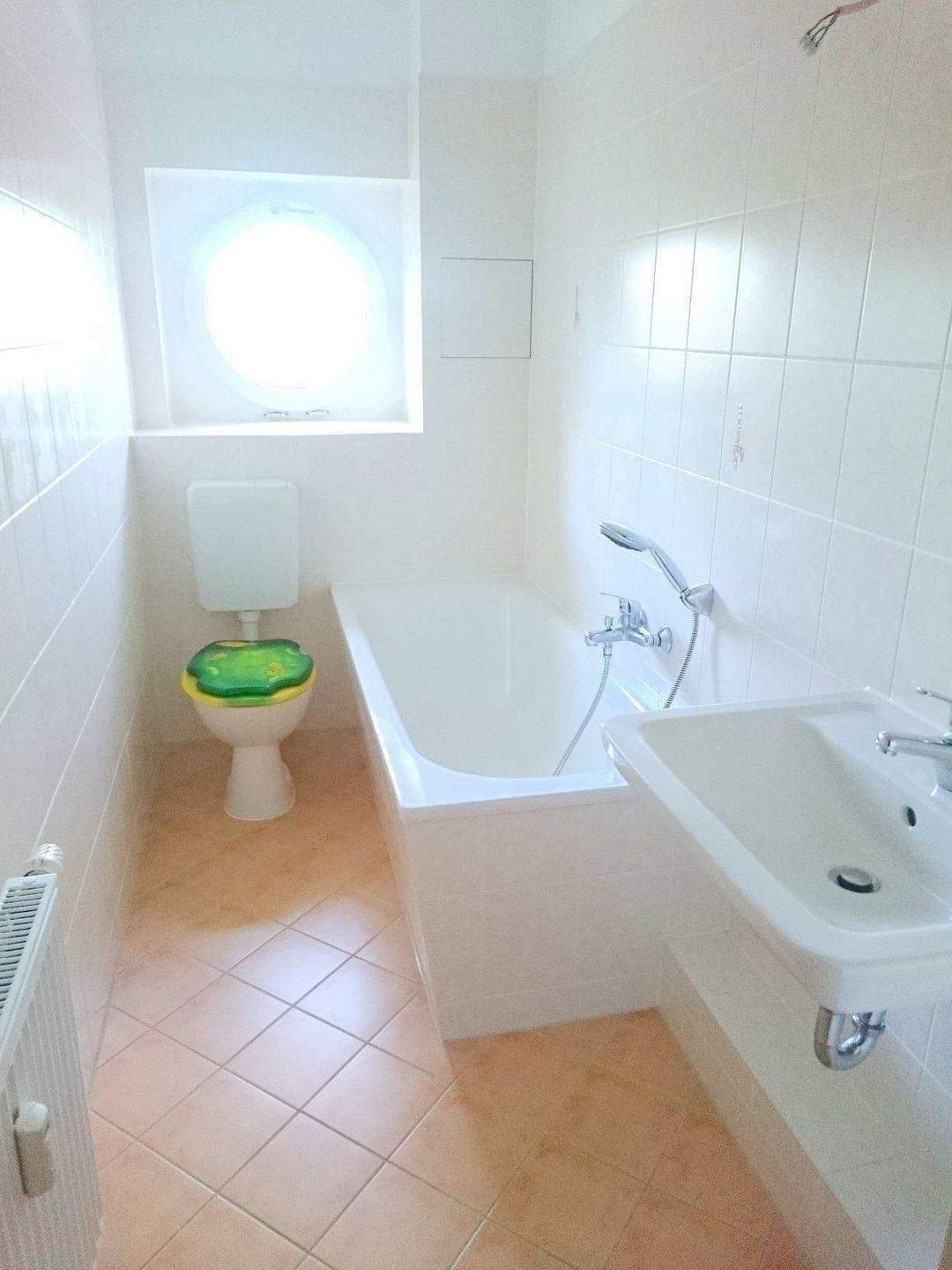 !! 2-Zimmer-Wohnung in gepflegtem Mehrfamilienhaus mit Westbalkon !! – Chemnitz – Vorschaubild 4