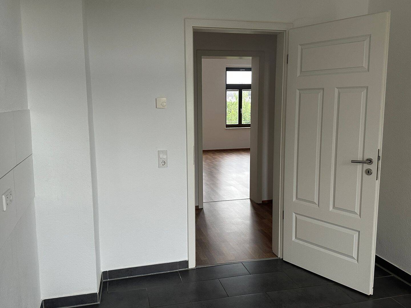 Kaßberg Top Lage mit Stellplatz - 3,5 Zimmer, Balkon, Tageslichtbad, Fußbodenheizung, Lift - energetisch mit Solarthermie! – Chemnitz – Vorschaubild 9