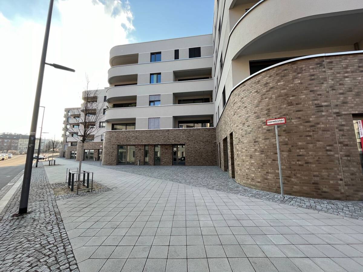 Geräumige 4-Raum Wohnung, mit 2 Balkonen, 2 Bäder, Tiefgarage, Fußbodenheizung – 99092 Erfurt – Bild 1 von 9