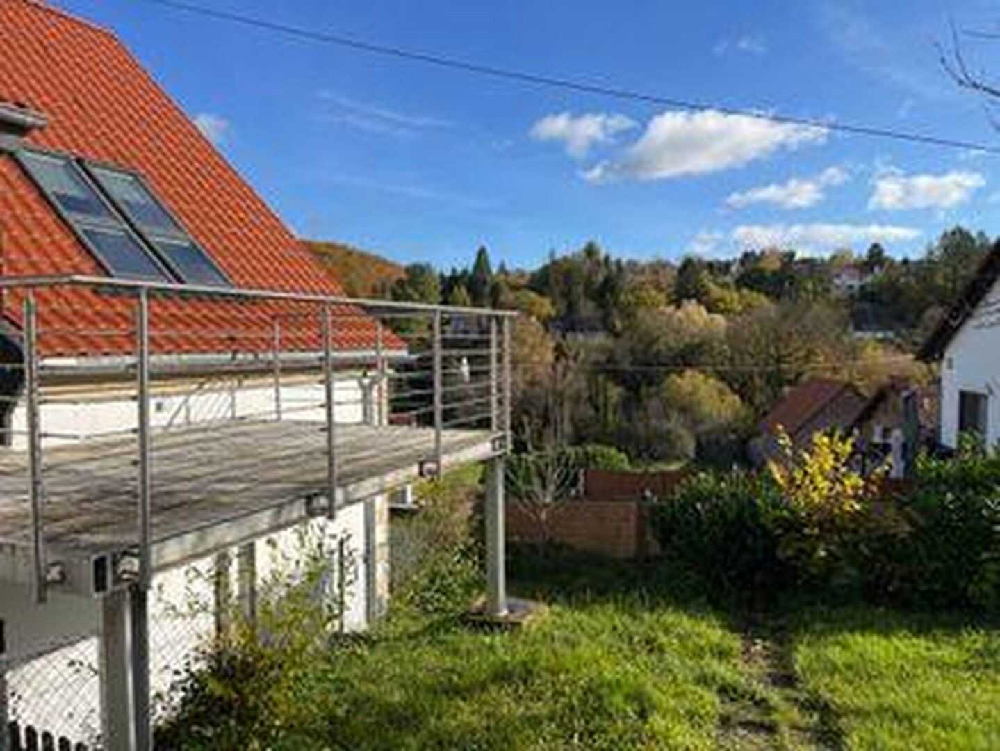 Dachgeschosswohnung mit Balkon und neu saniertem Badezimmer – Saarbrücken – Vorschaubild 2