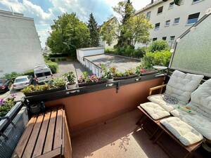 Gepflegte Wohnung mit Südbalkon und sehr guter Infrastruktur vor der Haustür