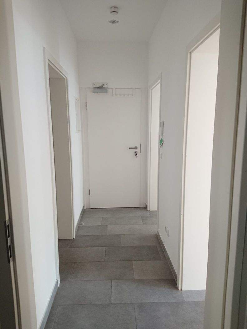 helle 2-Zimmer im EG mit Balkon & Einbauküche – Nürnberg – Vorschaubild 4