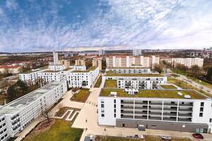 Traumhafter Ausblick! Sofort freie 2-Zimmer-ETW im 15. OG mit verglastem Balkon und Außenstellplatz