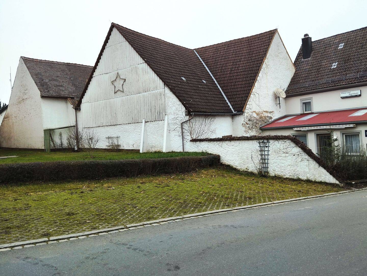Wohn- und Geschäftshaus mit großen Lagerflächen für Handel und Handwerk – Markt Taschendorf – Bild 1 von 9