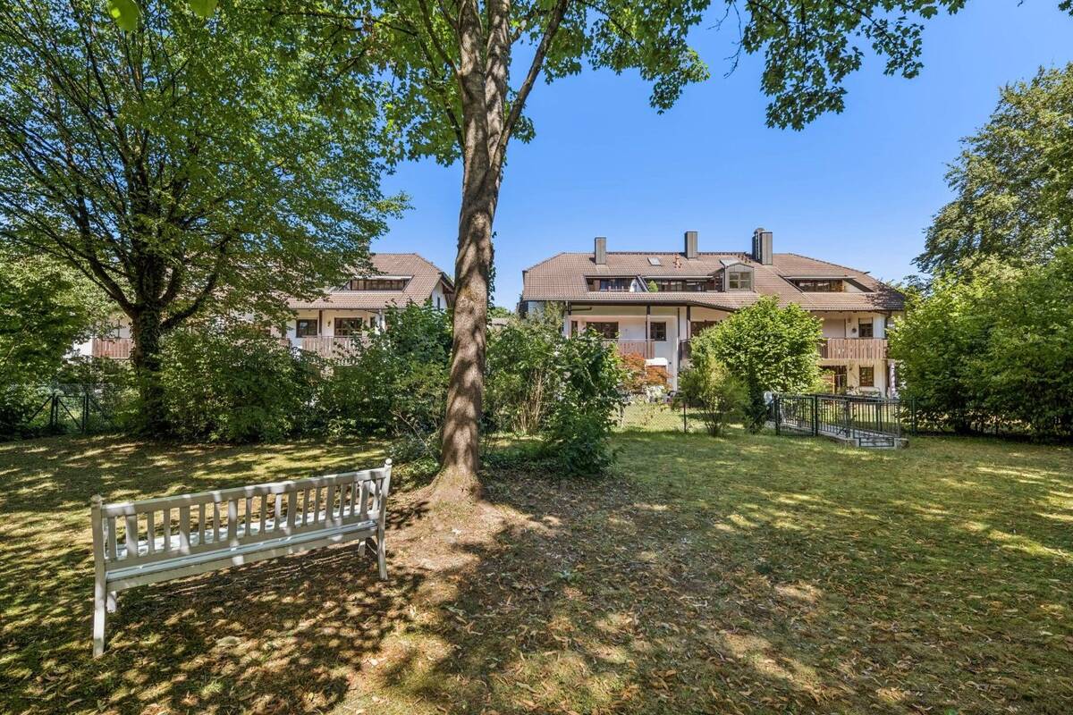 Seltenheitswert: Perfekter Grundriss trifft auf idyllischen Blick ins Grüne & 400 m² Gemeinschaftsgarten – 81827 München – Bild 1 von 9