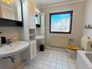 Seltene Gelegenheit: 3-Zimmer-Wohnung mit zwei Balkonen im 2. Obergeschoss nahe Kirdorfer Feld – 61350 Bad Homburg vor der Höhe – Vorschaubild 9