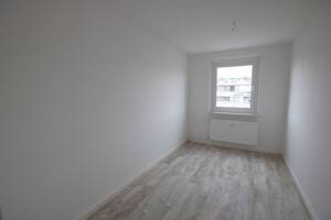 Große 3-Raumwohnung Balkon und Blick auf die Heide! – 6120 Halle (Saale) – Vorschaubild 8