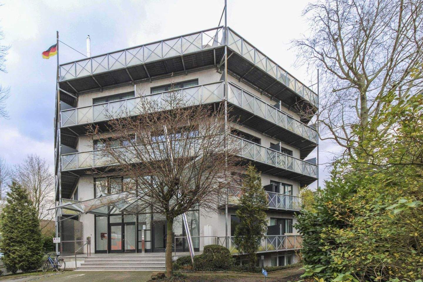 Wohnen in Zentrumsnähe - 2-Zimmer-Wohnung mit offenem Schnitt und viel Charme – Hürth – Bild 1 von 6