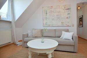 Sehr schöne möblierte 4-Zimmer Dachwohnung mit Internet und Dachterrasse in Wiesbaden – 65197 Wiesbaden – Vorschaubild 5