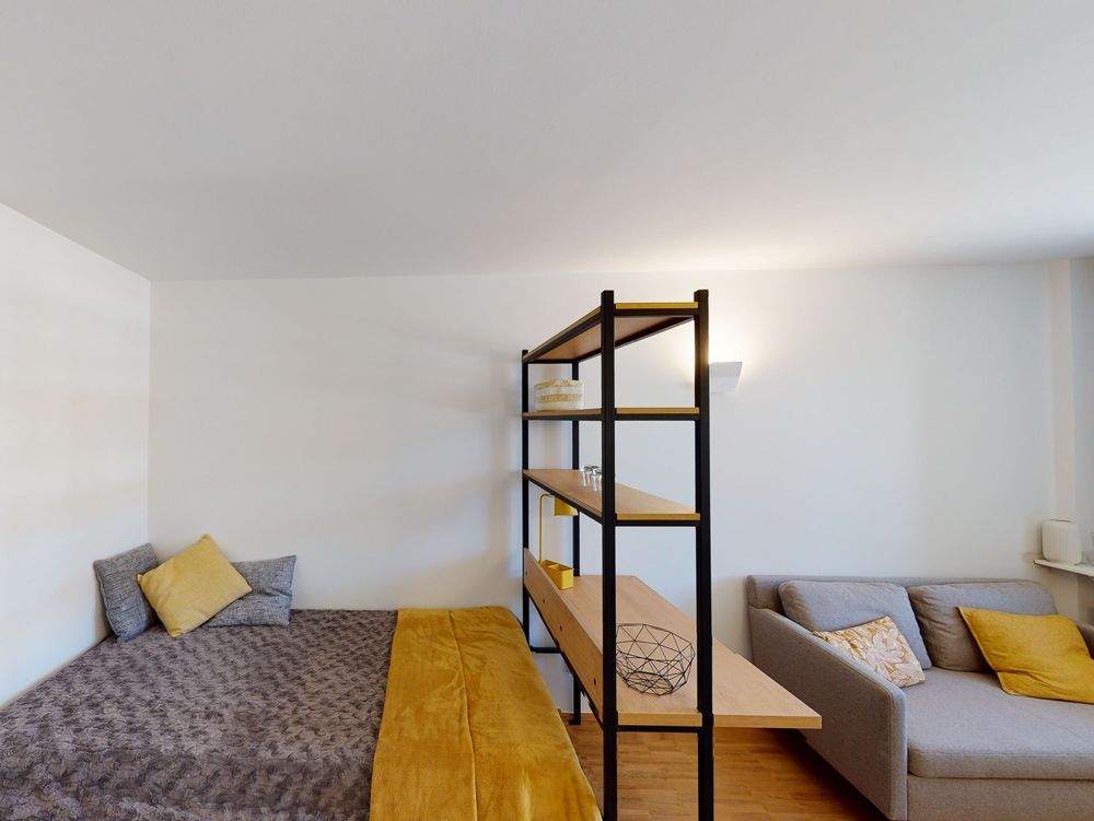 Schick eingerichtetes Apartment in zentraler Lage – Erlangen – Vorschaubild 3