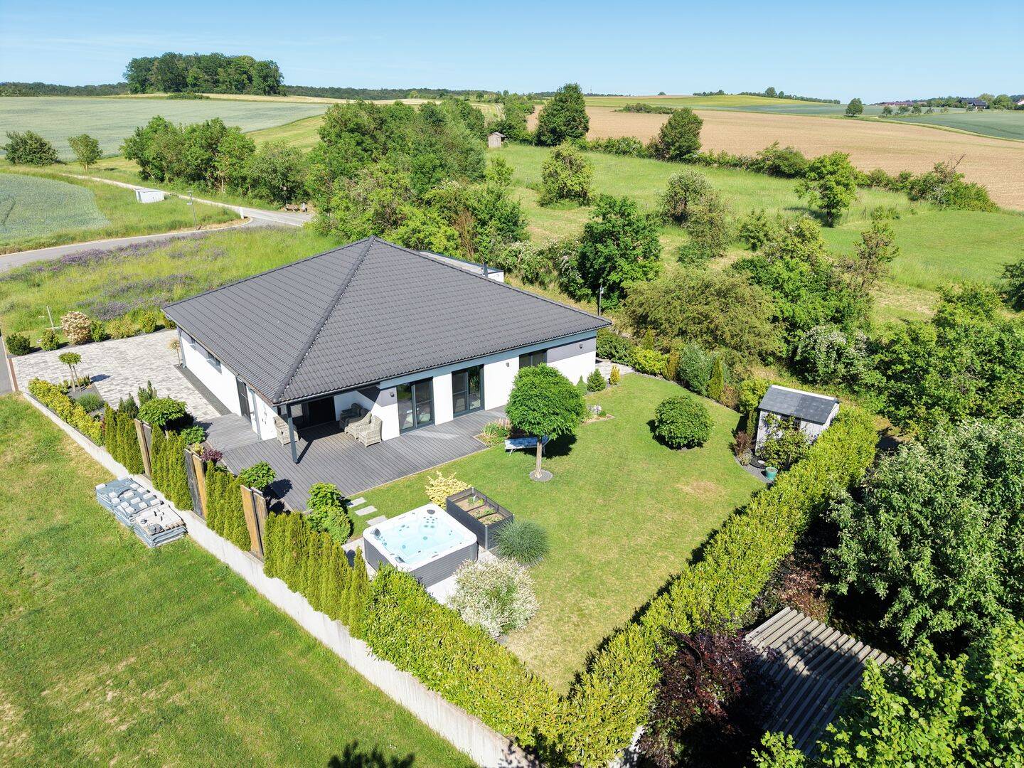 Neuwertiger & stilvoller Bungalow der Extraklasse!