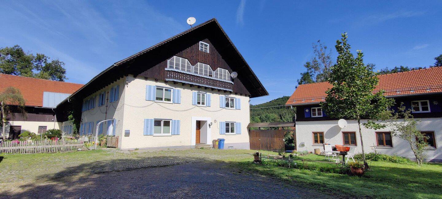 Die Idylle auf dem Land: 4-5 Zi Wohnung ( Tierhaltung möglich )